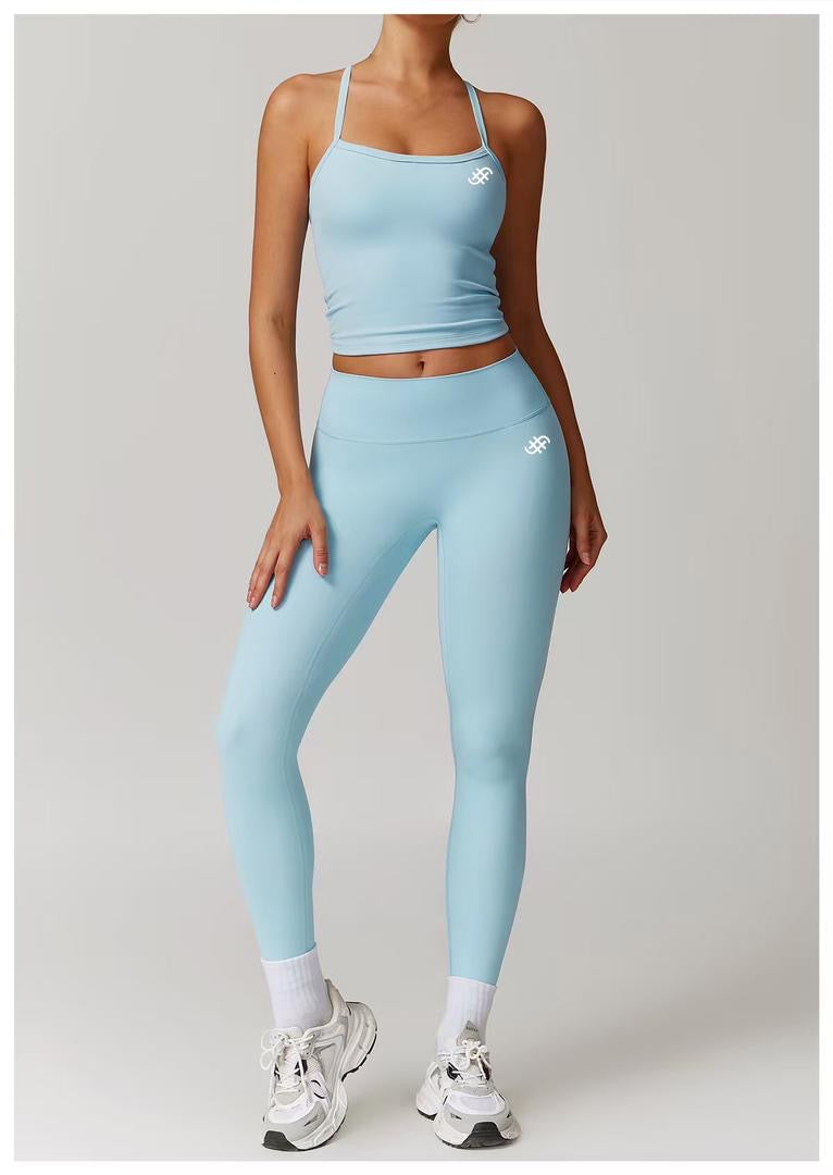 Adapt Leggings | Ice Blue in - leggings activewear